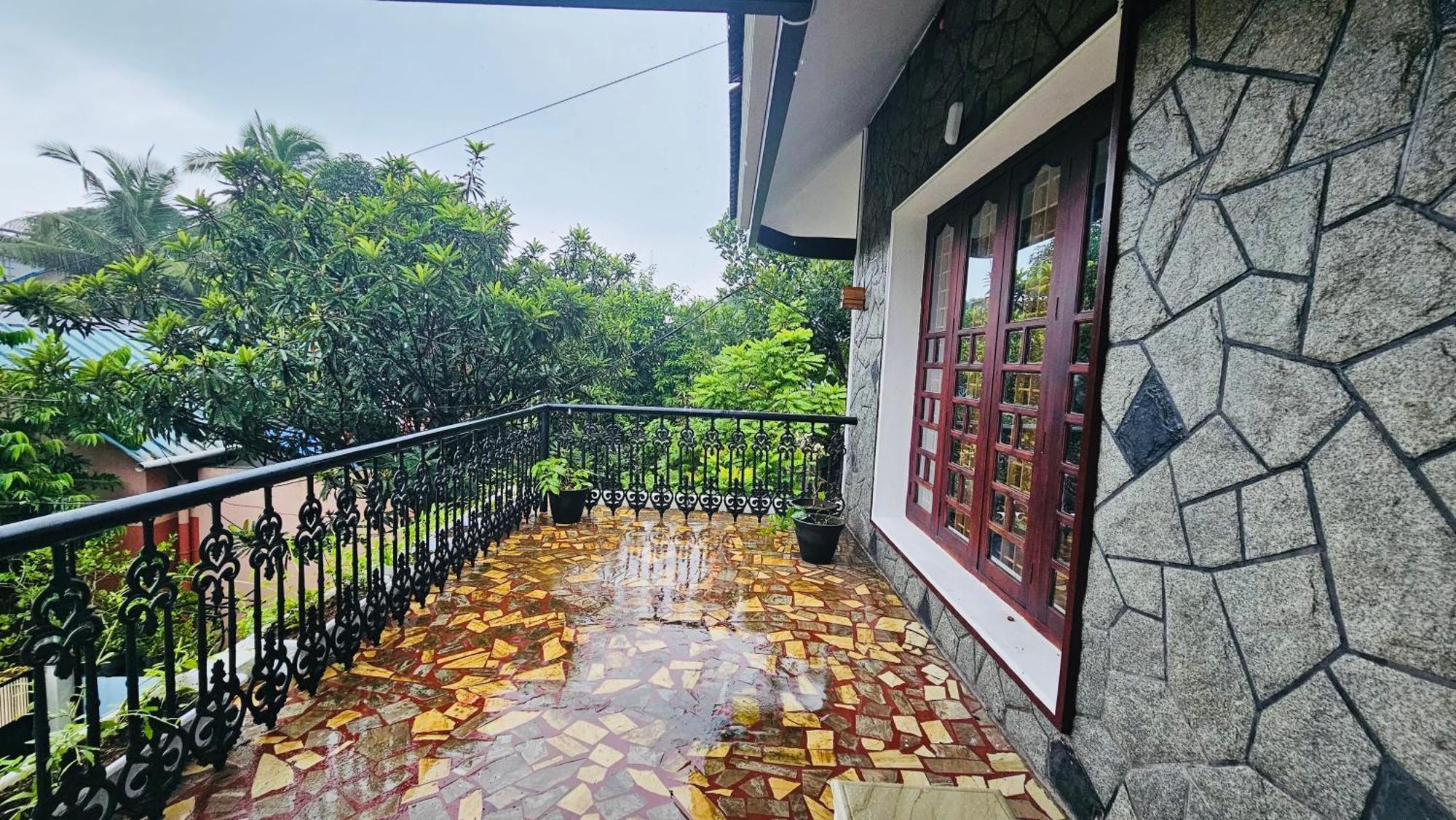 Daffodils Inn Alappuzha Exterior foto